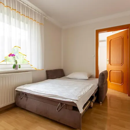 Gostisce Pri Dveh Petelinih بيت ضيافة بليد