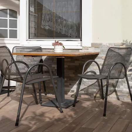 两只公鸡家庭旅馆