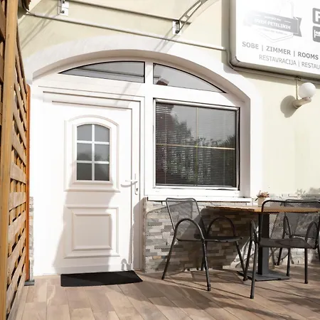 两只公鸡家庭旅馆 招待所 3*