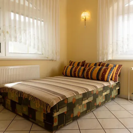 Gostisce Pri Dveh Petelinih 3*