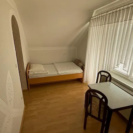 Gostisce Pri Dveh Petelinih بيت ضيافة