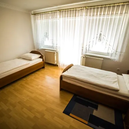 Gostisce Pri Dveh Petelinih بيت ضيافة
