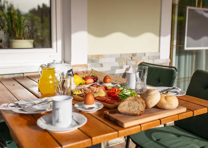 Πανσιόν Gostisce Pri Dveh Petelinih 3*