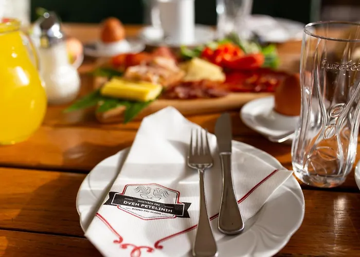 Gostisce Pri Dveh Petelinih 3*