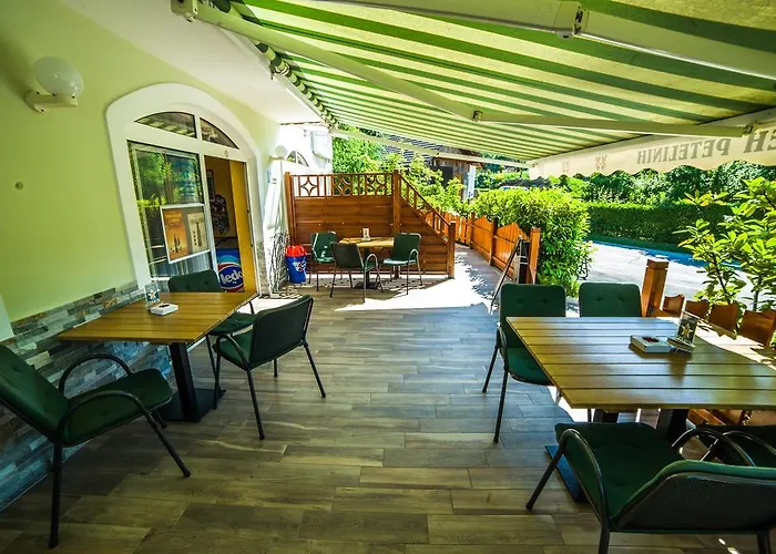 Πανσιόν Gostisce Pri Dveh Petelinih 3*